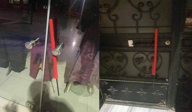 Esnafa bayrak dağıtıldı