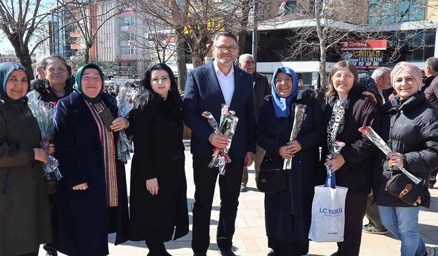 AK Parti’den 8 Mart’ta çiçekli kutlama