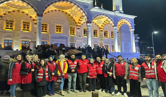 Kızılay’dan lokum ve simit ikramı