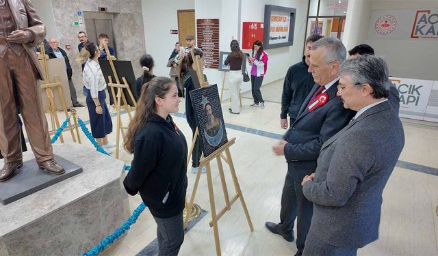 Öğrencilerin 30 eseri sergilendi