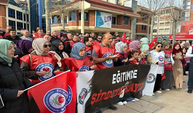 Hayatını kaybeden öğretmen ve öğrenciler dualarla anıldı