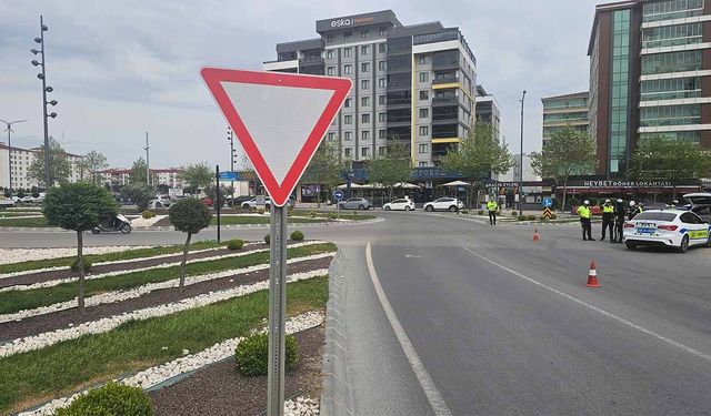 Dönel kavşakta “yol” vermeyen cezayı yiyecek