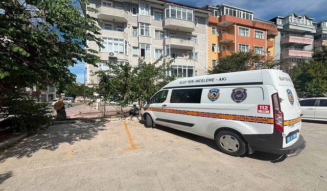 Evinde ölü bulundu