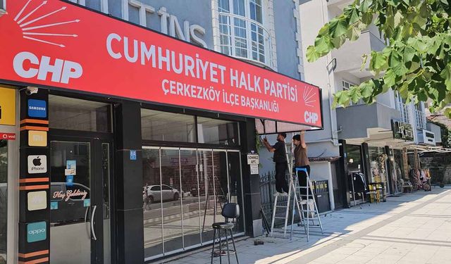 Yeni ilçe teşkilatının tabelası asıldı