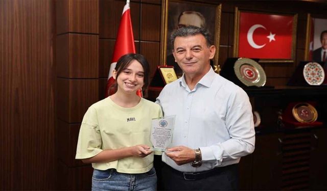 Başkan Çetin'den, LGS Şampiyonu Zeynep Simay'a tebrik