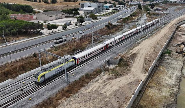 Yolcu treni Çerkezköy'de raydan çıktı