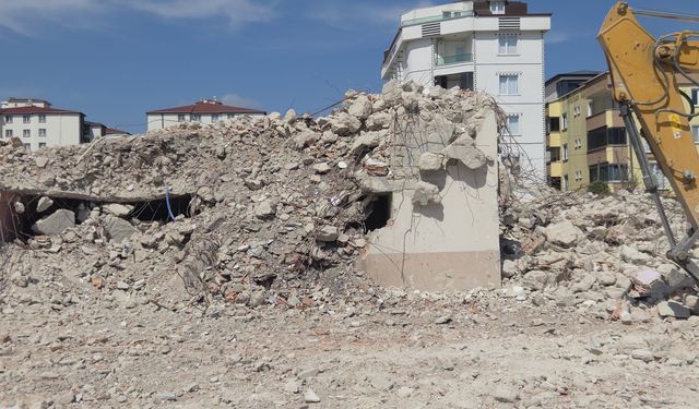 Yıkım çalışması neden durdu?