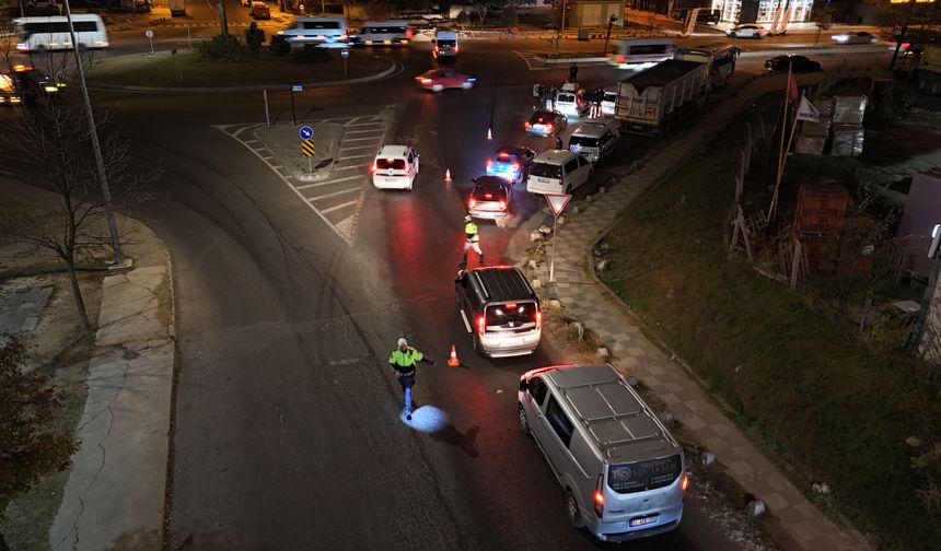 Alkollü, abart egzozlu, belgesiz… Hepsi polise takıldı!