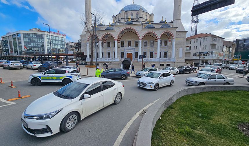 Trafiğe kayıtlı araç sayısı 363 bin 250