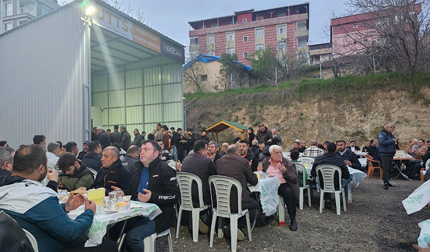 Keleş, yüzlerce kişiyi iftar sofrasında ağırladı