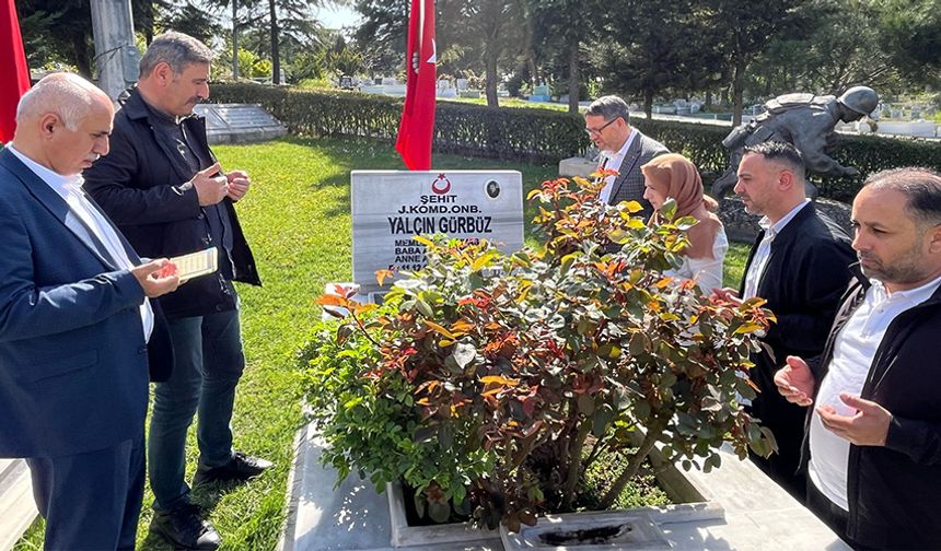 AK Parti’den şehitlik ziyareti