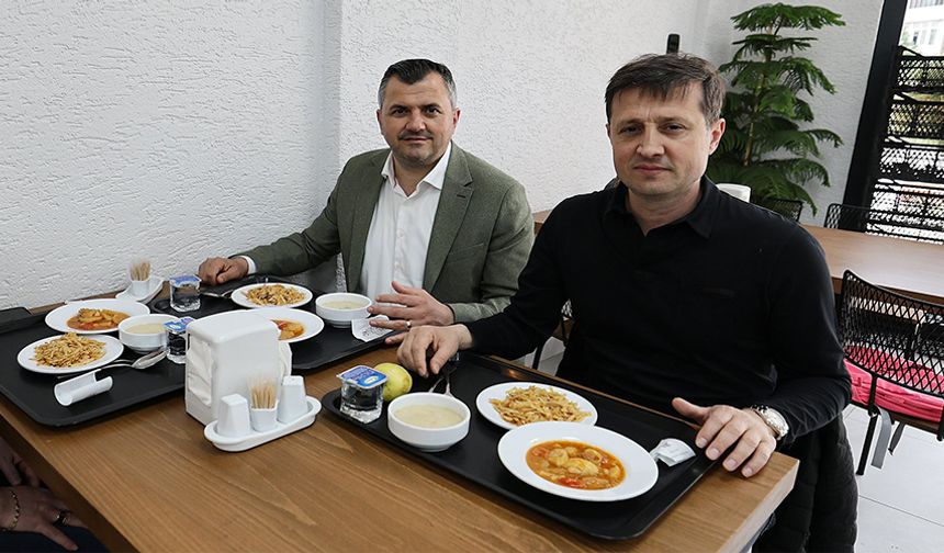 İki başkan öğle yemeğini Kent Lokantası’nda yedi