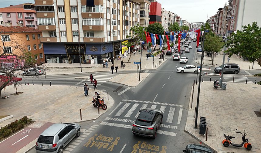 Yayaya yol vermeyen sürücüler kameraya yakalandı