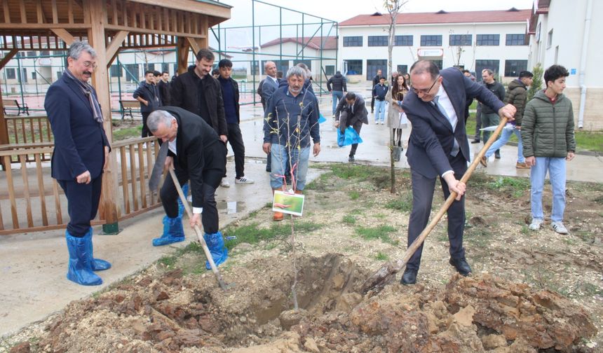 11 Kasım’da saat 11.11’de fidanlar toprakla buluştu