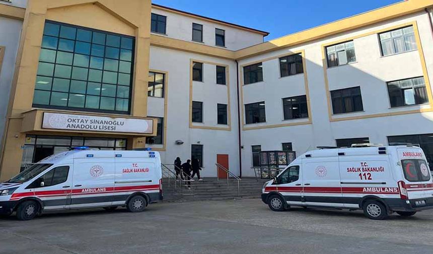 Öğrenciler zehirlenme şüphesiyle hastaneye kaldırıldı