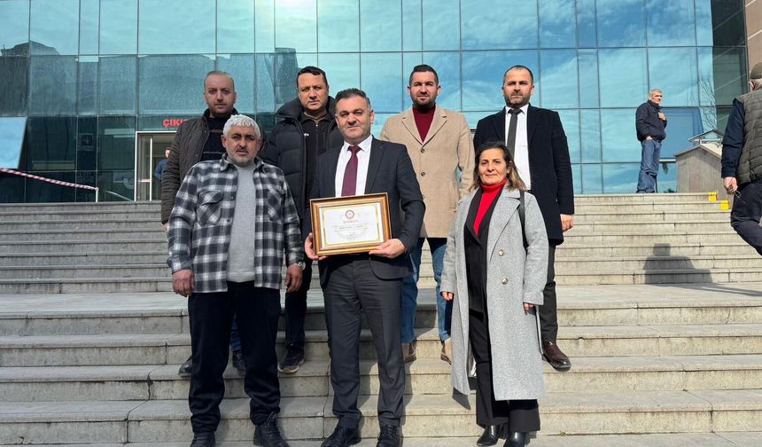 Başkan Zümbül mazbatasını aldı