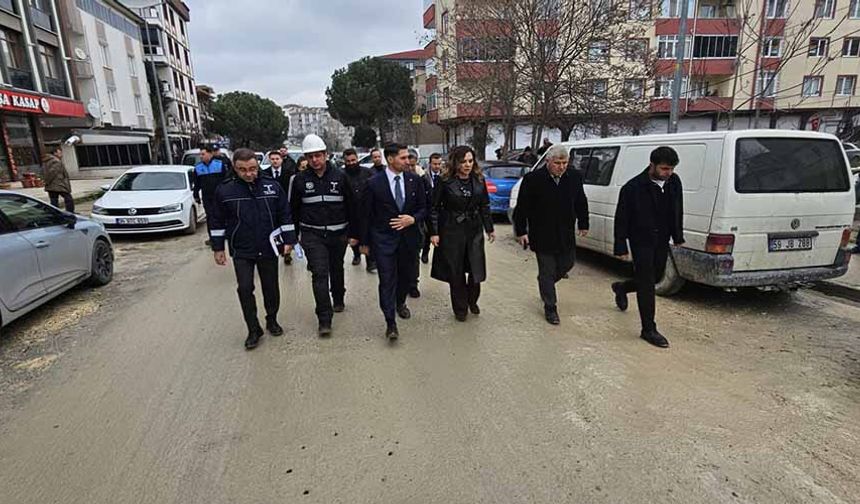 Bir dokundu bin ah işitti