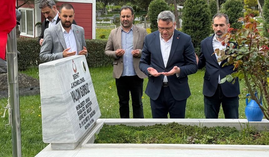 AK Parti'den şehitlik ziyareti