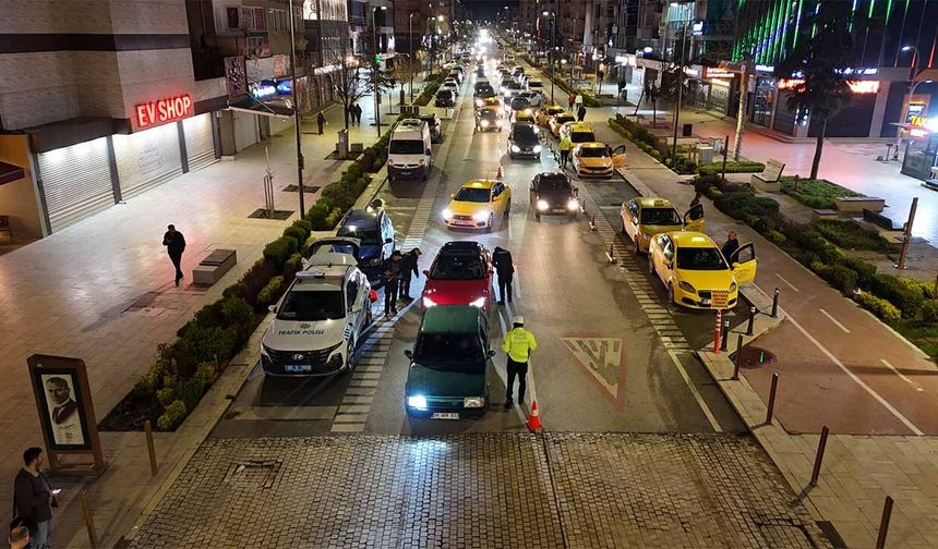 Polis en özel gününde de görev başında