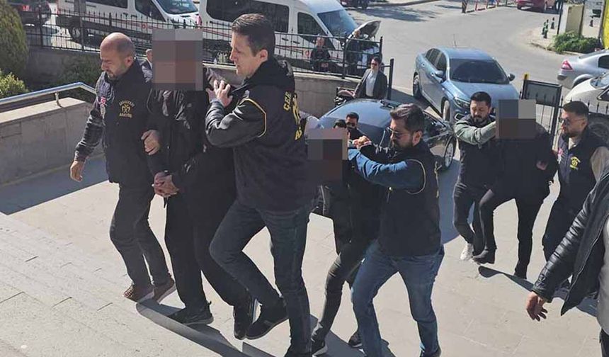 Yaşlı kadınları dolandıran şebekeyi polis çökertti
