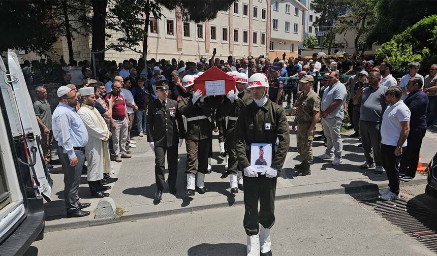 Hayatını kaybeden askerimiz toprağa verildi