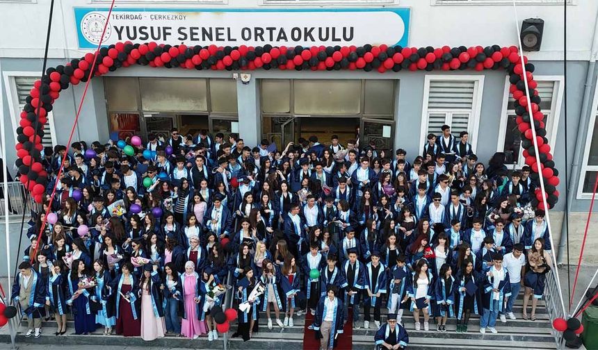 Yusuf Şenel Ortaokulu’nda muhteşem mezuniyet coşkusu
