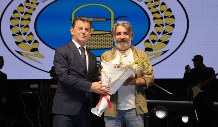 Ali Kınık sahne aldı