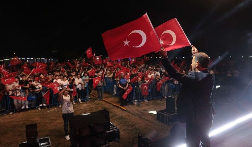 5. Kazak Gölü Festivali Zafer Bayramı Coşkusu ve Norm Ender Konseriyle Tamamlandı