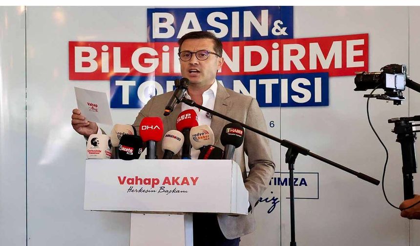 Başkan Akay, CHP'den istifa etti