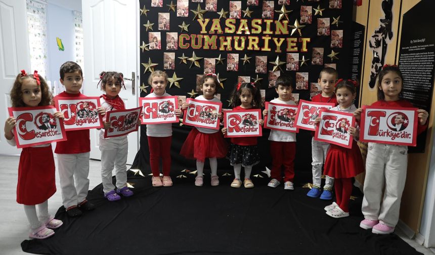 Çocuk Akademisi minikleri Cumhuriyet Bayramını kutladı